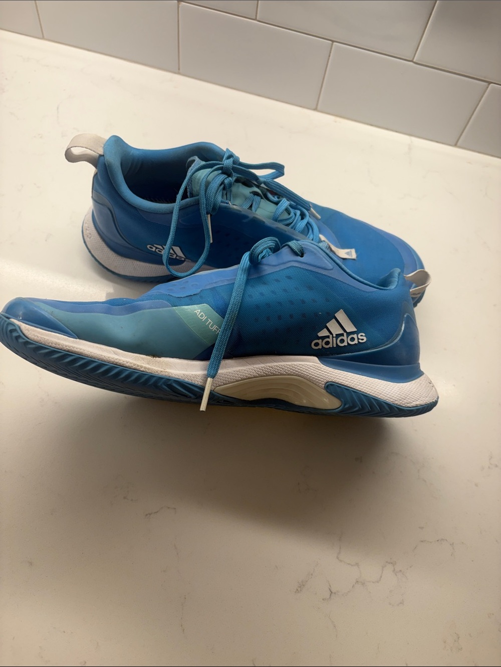 Women’s Adidas Avacourt Tennis shoes - Picture 2 of 4